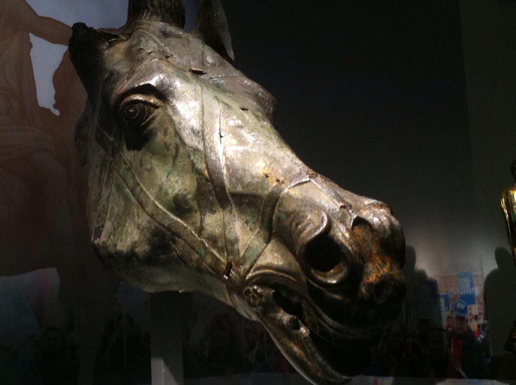 geukemeijer's tweet photo. Opening expositie bronzen beelden @ValkhofMuseum Nijmegen. Fraaie vormgeving, mooie voorwerpen. Ga dat zien! http://t.co/x8N21SM2n1