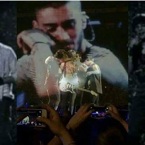 😭😭😭😭 it's okay Zayn.... 😭😭