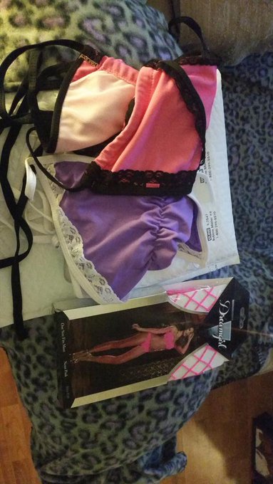 Yay some new outfits!!! Cant wait to wear them http://t.co/q5qaMf2Mqx
