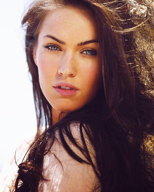 meganfox_rp_'s tweet photo. Blue eyes that shine so bright http://t.co/F1r5qSHC2K