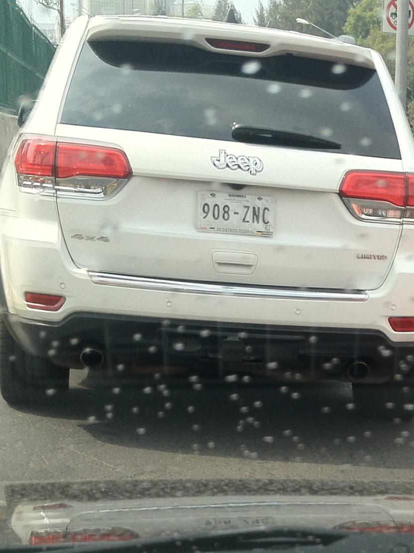 hdemauleon's tweet image. Cuidado con esta camioneta de guaruras que anda por las calles echando lámina y amedrentando conductores. RT