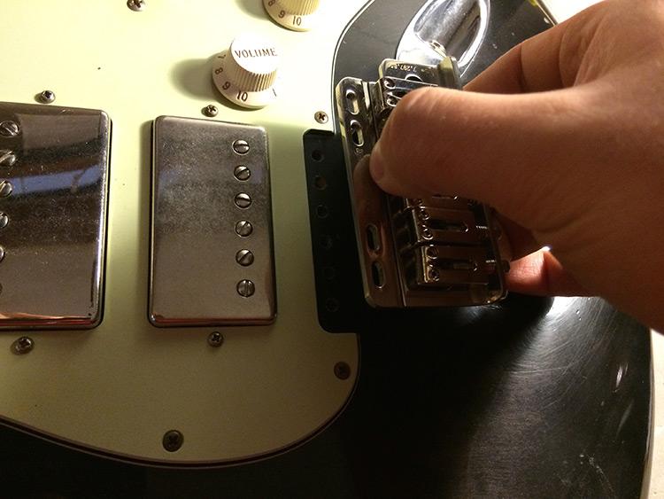 StrungMagazine's tweet photo. How To: Install a Super-Vee BladeRunner Stratocaster Trem http://t.co/1oeILi0qDa  #DIY #Fender #Stratocaster #HowTo http://t.co/7CxDWnUeYw