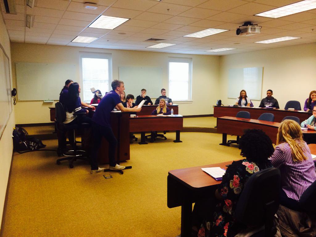 HpuPeer's tweet image. Early Registration w/ the incoming Freshman class of 2019 ! Peer Mentors introducing themselves to potential mentees