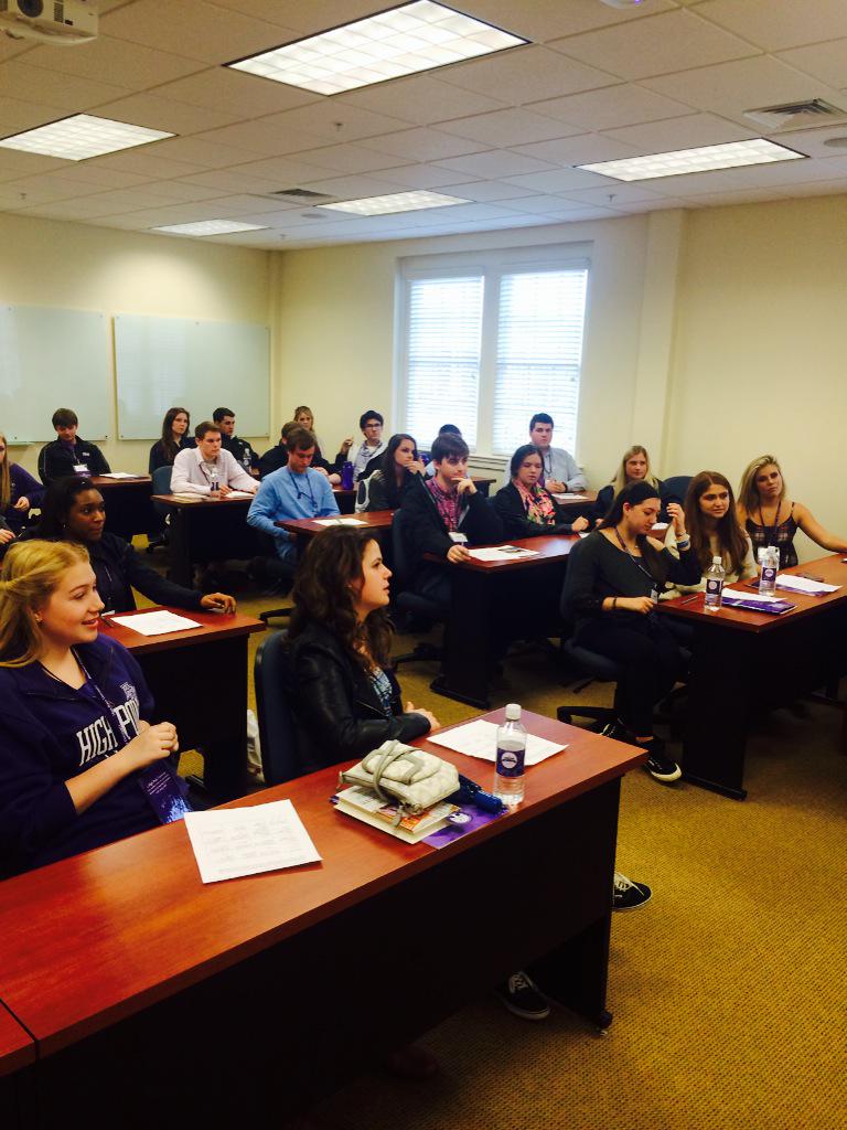 HpuPeer's tweet image. Early Registration w/ the incoming Freshman class of 2019 ! Peer Mentors introducing themselves to potential mentees