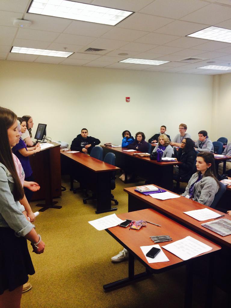 HpuPeer's tweet image. Early Registration w/ the incoming Freshman class of 2019 ! Peer Mentors introducing themselves to potential mentees