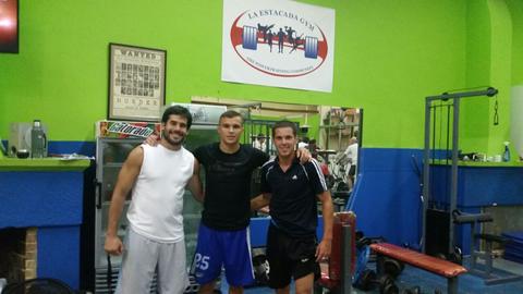 EstacadaGym's tweet photo. Con dos grandes jugadores, Christian Tabo de Nacional y Sebastian Rodriguez de Racing Club @EstacadaGym http://t.co/1q02r1yEvI