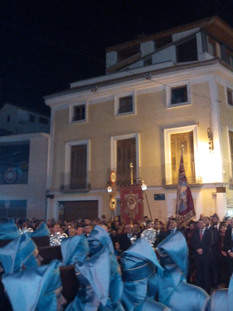 pasoazullorca's tweet photo. Gracias @PasoEncarnado y @AMCristoSangre por el gran detalle qué tenéis con nuestra Madre cada Viernes de Dolores. http://t.co/gT7feuZYKP