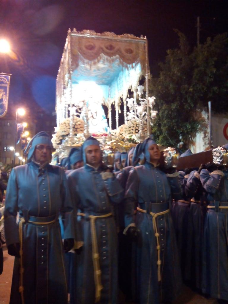 pasoazullorca's tweet photo. Gracias @PasoEncarnado y @AMCristoSangre por el gran detalle qué tenéis con nuestra Madre cada Viernes de Dolores. http://t.co/gT7feuZYKP