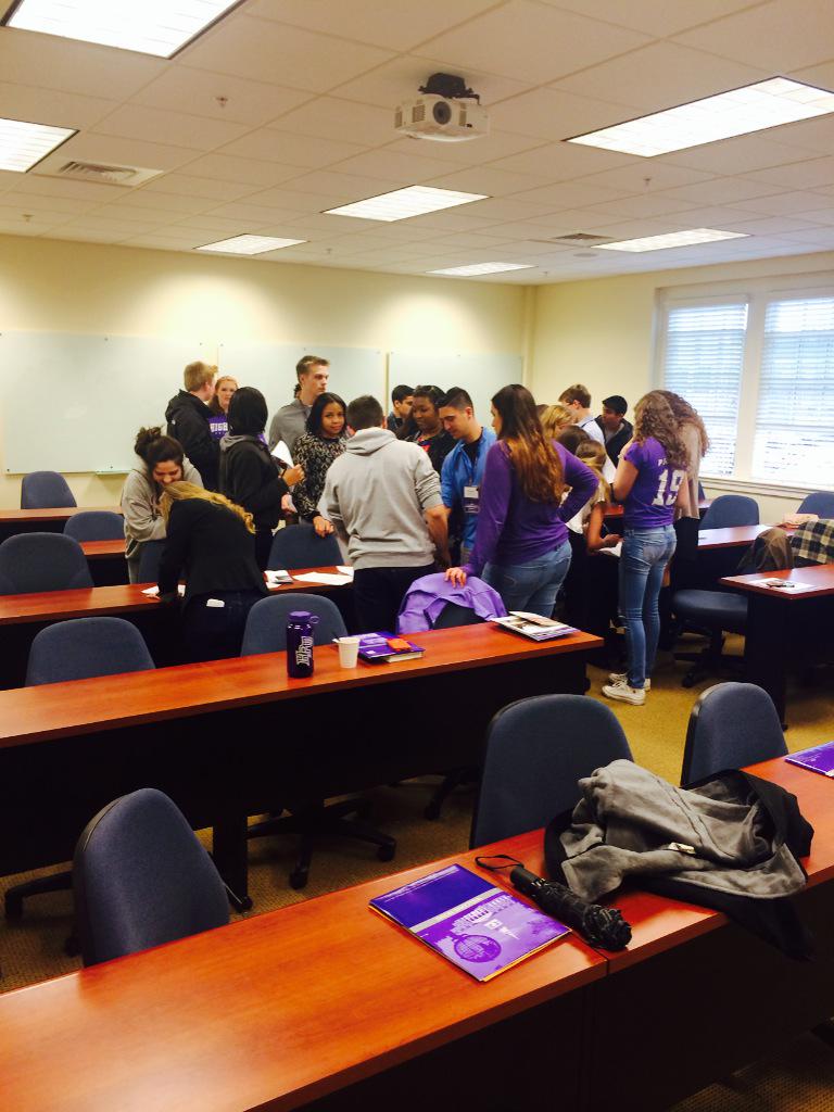 HpuPeer's tweet image. Early Registration Part 2 of incoming freshmen ! Mingling and Playing Human Bingo while learning about HPU Life 💁