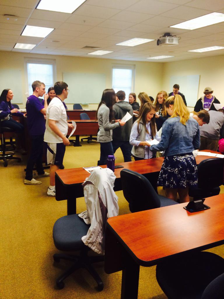 HpuPeer's tweet image. Early Registration Part 2 of incoming freshmen ! Mingling and Playing Human Bingo while learning about HPU Life 💁