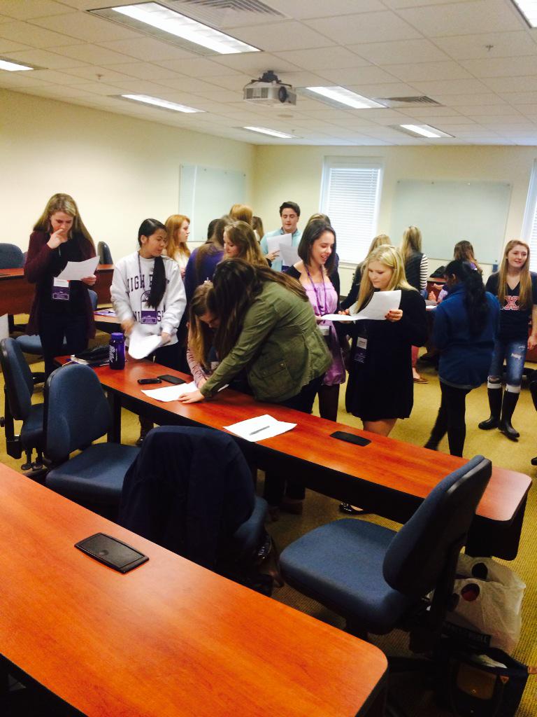 HpuPeer's tweet image. Early Registration Part 2 of incoming freshmen ! Mingling and Playing Human Bingo while learning about HPU Life 💁