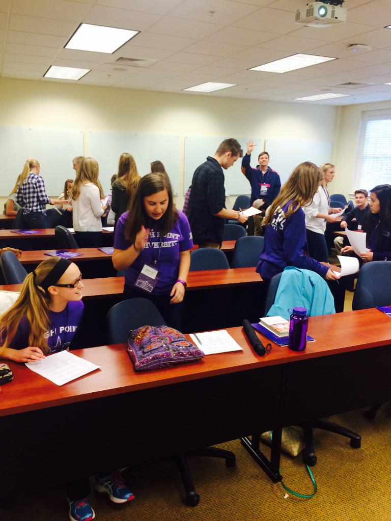 HpuPeer's tweet image. Early Registration Part 2 of incoming freshmen ! Mingling and Playing Human Bingo while learning about HPU Life 💁