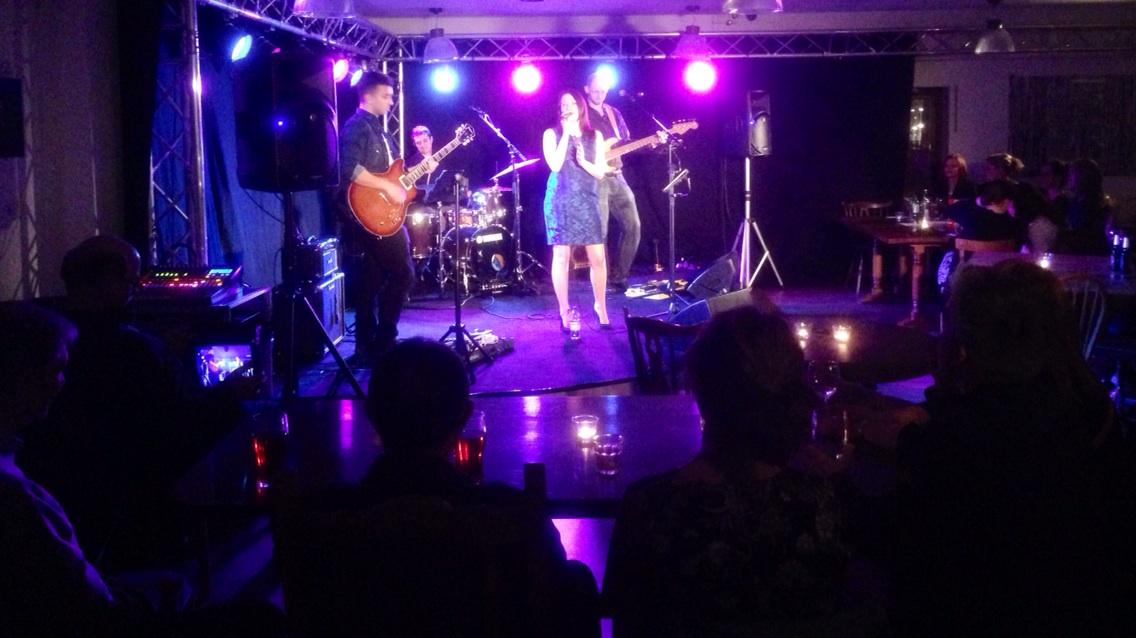 PaperMoonLive's tweet image. This is happening right now at The Paper Moon. Getting Funky...