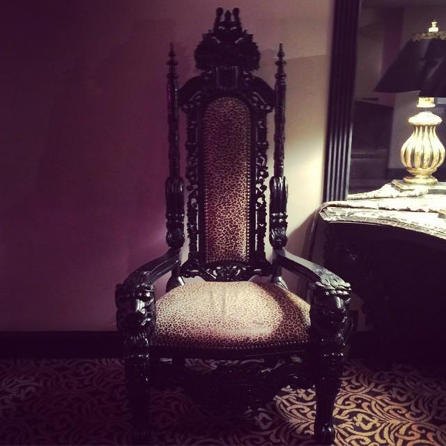 uptownstrut's tweet image. All about that base!!! #TakeASeat #StepIntoMyOffice #ChairObsession #ZaZa #UptownStrutYouU… ift.tt/1BReaCN