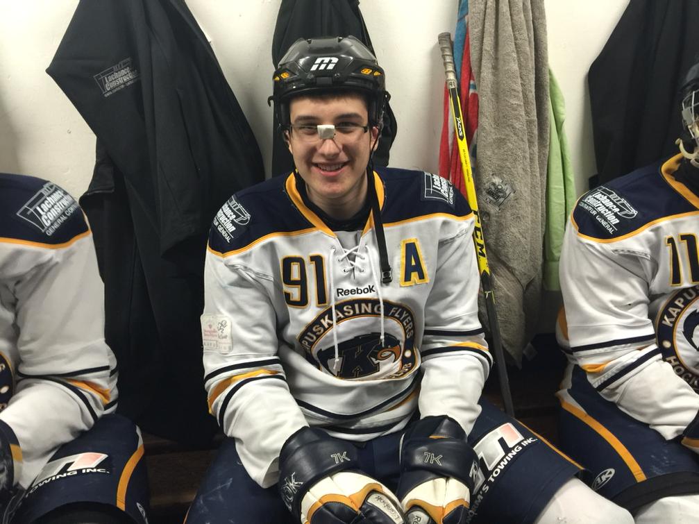 KapFlyers's tweet photo. Who wants the #chief !
@TrevorCheff makes a big entrance to start tonight's game at the @leoboivintourny #fortherow http://t.co/cj5tgD8Vkv