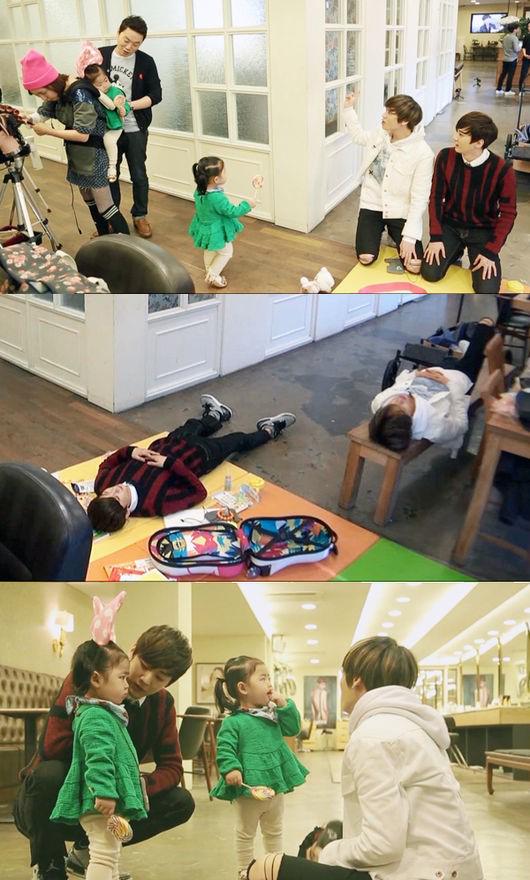 TEEN_TOP's tweet photo. #니엘 #천지, ‘오마베’ 라둥이 앞에 무릎 꿇은 사연 http://t.co/LbaLfQY7kd http://t.co/rJbSAsWSsH