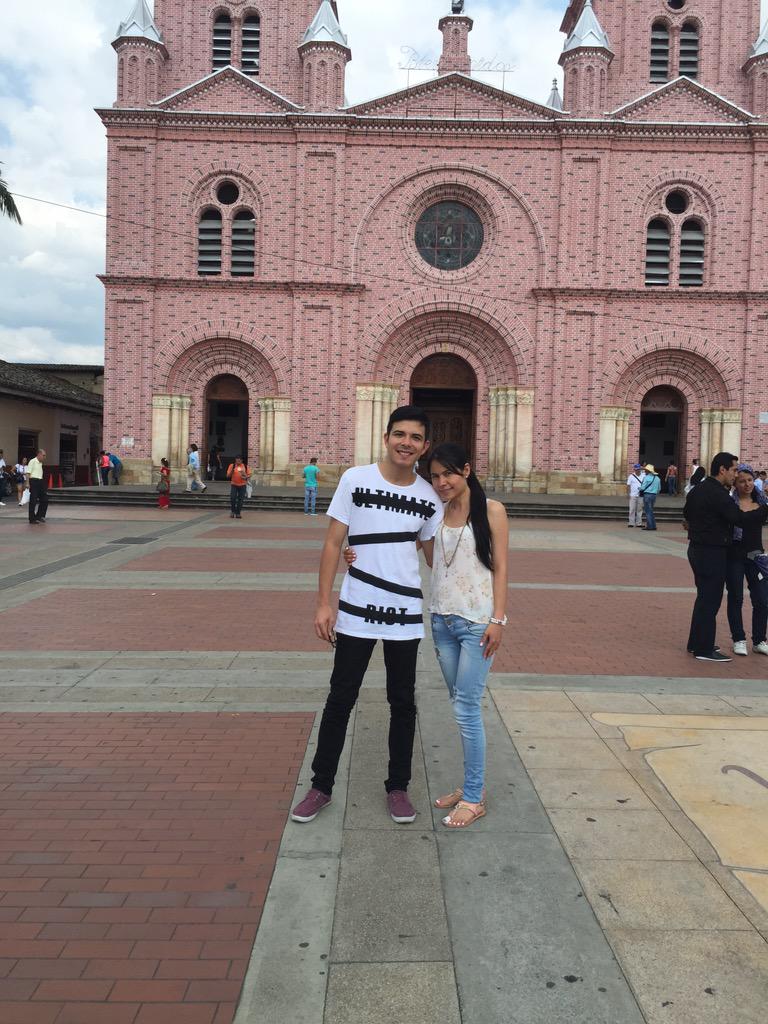carlenchis's tweet photo. El paseo la felicidad hecha fotos las amo!!! http://t.co/Djg5LuoOaK