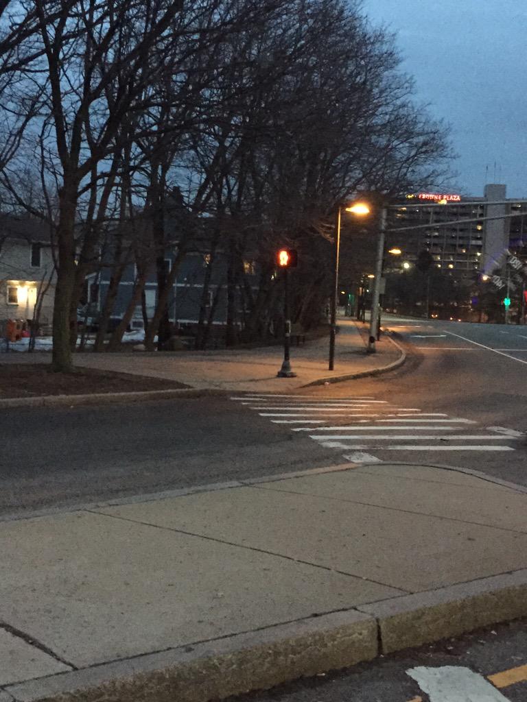 AquarianVibe's tweet photo. A sight for sore eyes, good to see sidewalks clear of snow banks #spring #thaw #weather #boston http://t.co/Z3SnvGAK2J