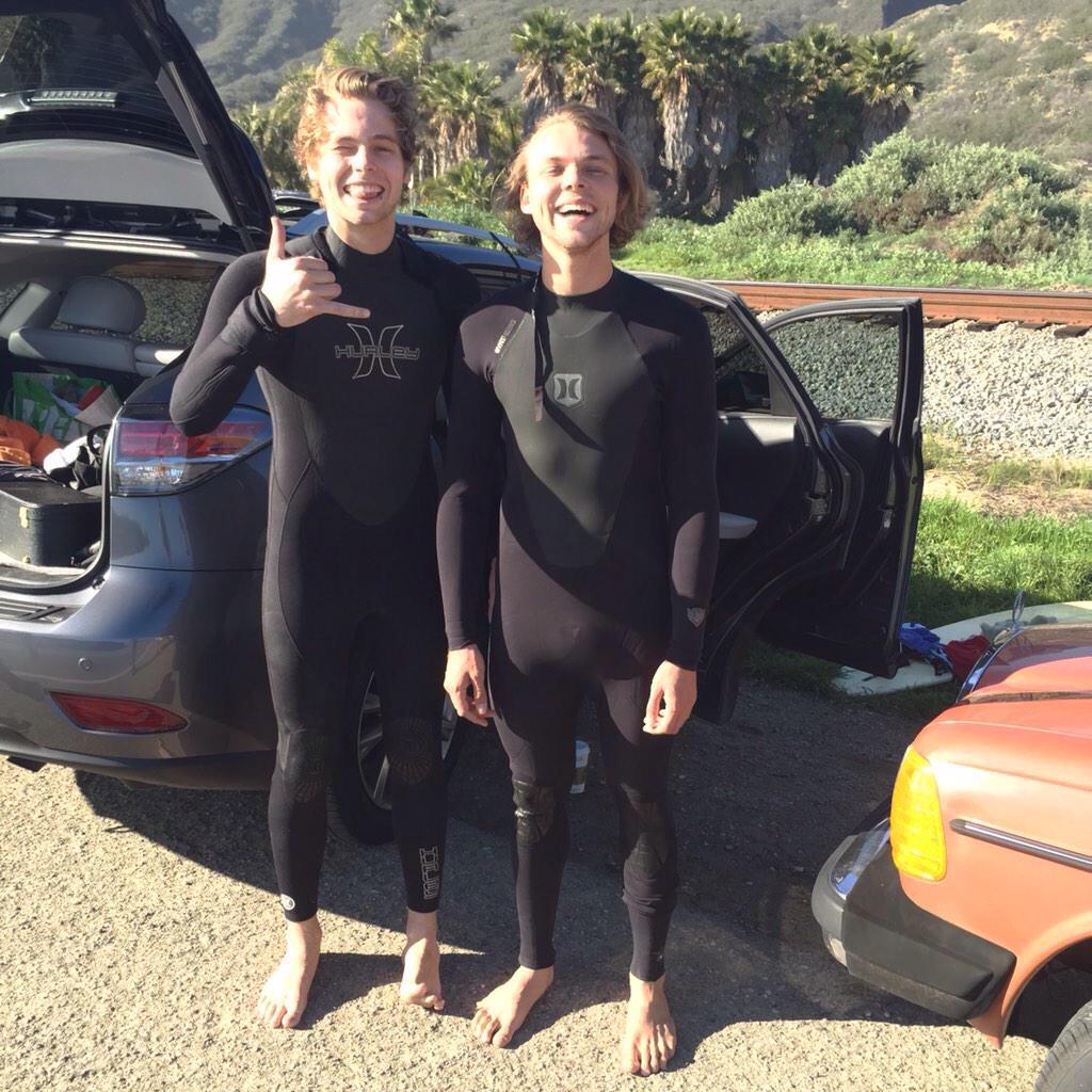 CourtneyIrwin_'s tweet image. #KCA #vote5sos #LoopOff5SOS