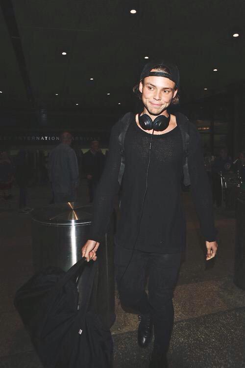 CourtneyIrwin_'s tweet image. #KCA #vote5sos #LoopOff5SOS