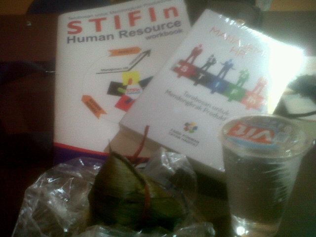 trihartanto333's tweet image. Sarapan Bacang dan Belajar #STIFInHR, smoga berkah :)