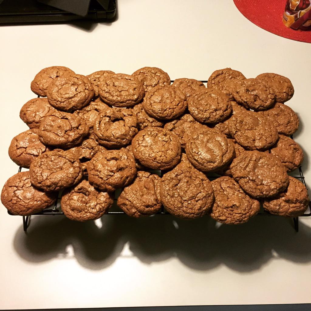 AmberPremore's tweet photo. Double chocolate caramel cookies #bakingdiva #chocolate #soyummy #getinmybelly http://t.co/YGeVP1sbbJ