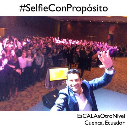 cala's tweet photo. #SelfieConPropósito a casa llena. Centro de convenciones Mall del Río - #Cuenca #Ecuador

#EsCALAaOtroNivel http://t.co/FbyFz3Q9a4
