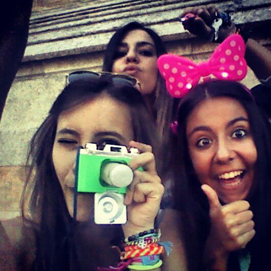 pau_a_p's tweet photo. Desde el after con amor de tus julja, muchas felicidades guapixima, te queremos @saan_lb @LauRubiRu http://t.co/meo8StYkaK