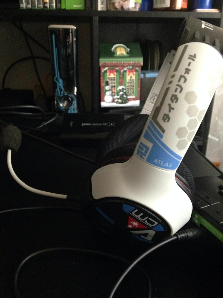 CharthVader_'s tweet image. Excuse my messy cables for now but thank you so much @Carrot_Bandit and @Maevri316 for the #elgato &amp;amp; #turtlebeaches!