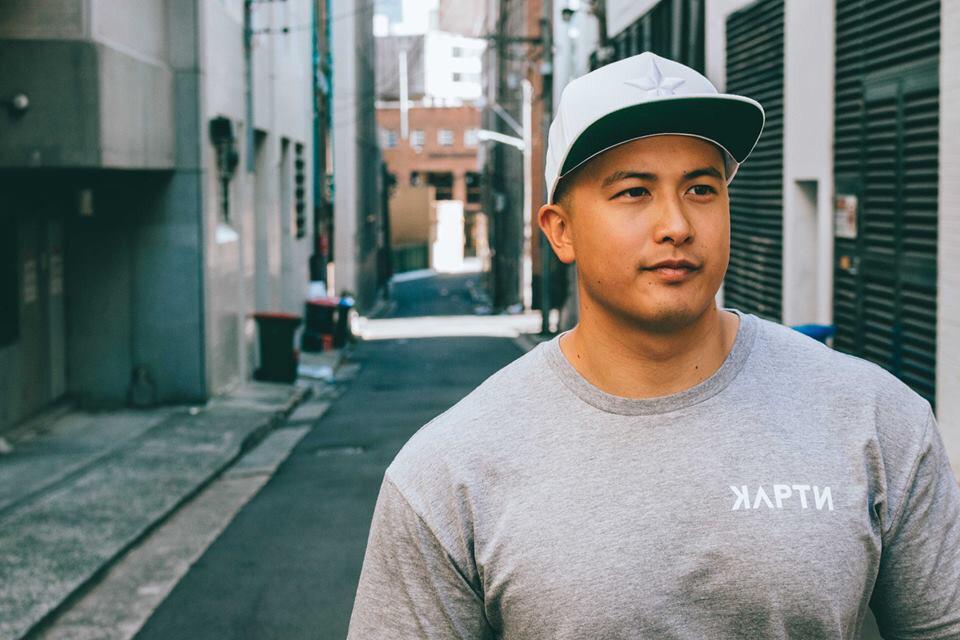 KAPTNbrand's tweet photo. Wardrobe essentials: Subtle White on White Snapback w/ our Grey stamp of Approval Tee. 
#kaptnbrand #whiteonwhite http://t.co/xstqGKdEio