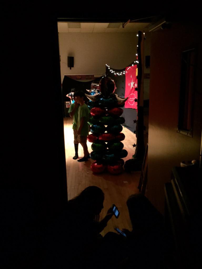KnappElementary's tweet photo. Behind the stage view...stage crew included. #knapplipsync http://t.co/xALF6eWHUv