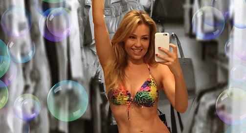 Univ_espect's tweet image. Los años no pasan por Thalía. Impacta las redes luciendo cuerpazo en bikini. Mira el resto: eluni.mx/1BBnI5U