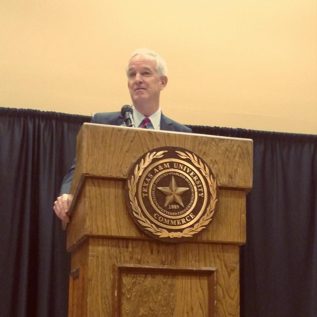 warandmemory's tweet photo. Listening to General Douglas Fraser! #ETWMP #OrdinaryMenExtraordinaryLives http://t.co/VRHwWGs47y