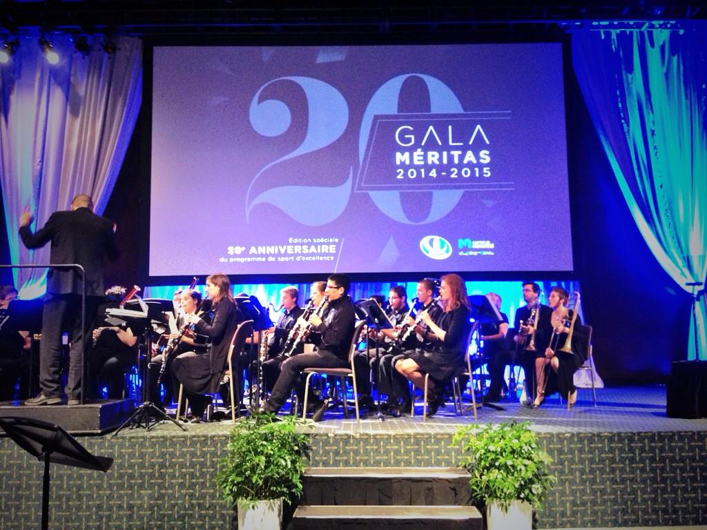 sebbenoit72's tweet photo. En direct du Gala Méritas des @Carabins Pour soutenir les #Bleus http://t.co/XzJe7BUDqc #donnonscarabins http://t.co/YN8UomhtWs