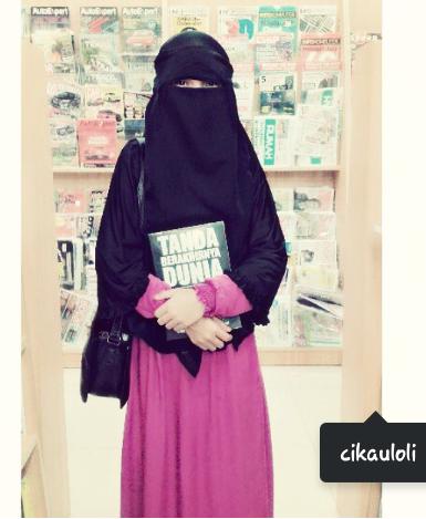 Jgan Menghina Wanita" Yg Mnutup Wajah Mrk . Ia Adalah Pakaian Saidatina Fatimah Rah.a Dan Sahabiah-Sahabiah Yg Lain.