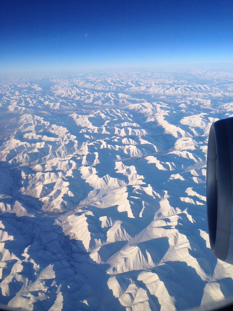 landry_joyce's tweet photo. Siberia and a distant moon from AA127 Dallas to Shanghai http://t.co/p8CG4hodni