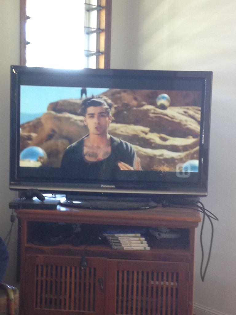 gracemeekin64's tweet image. WE DID IT #LoopOff1D LoopOff1D @loopeleven