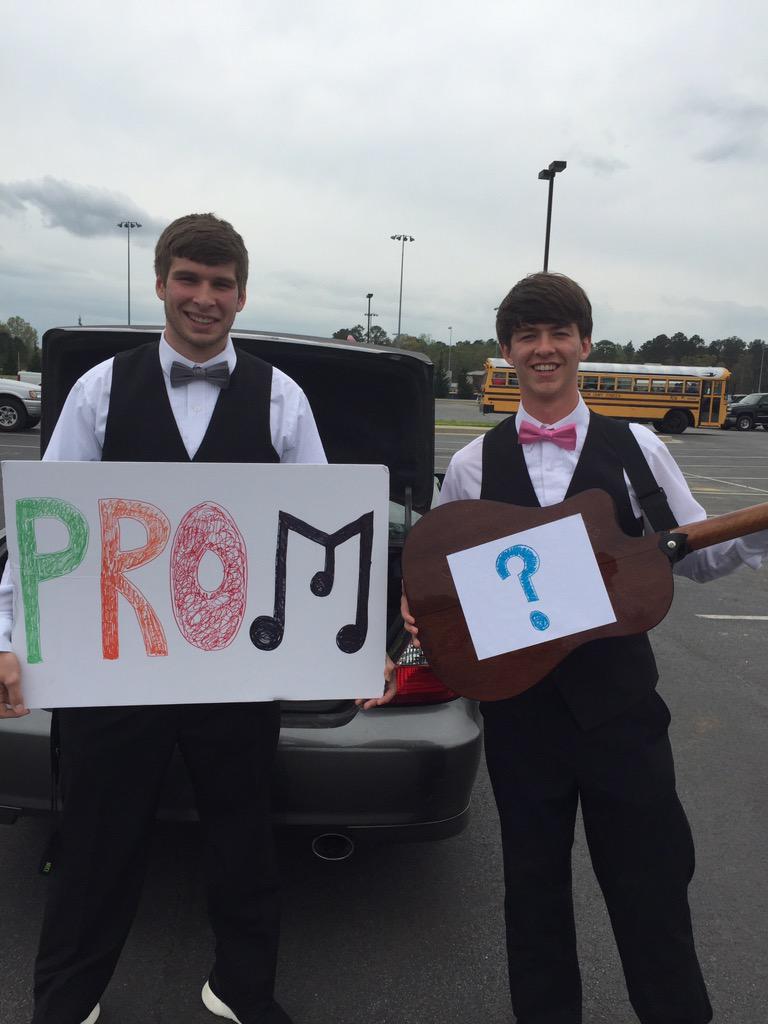 BobbieVersace's tweet photo. @spalding504 and I #promposing http://t.co/ief6O6pNpo