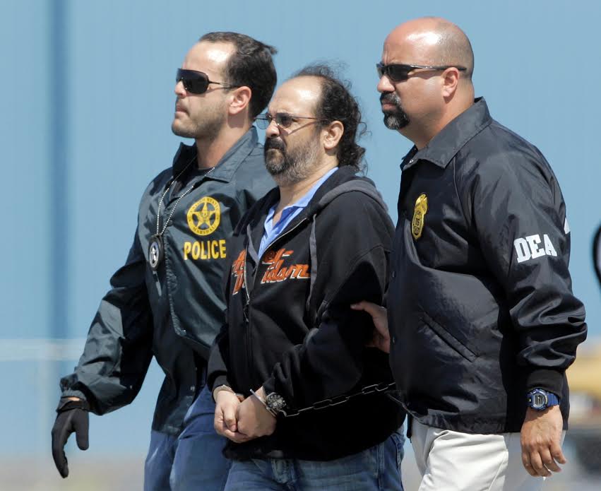 el_pais's tweet photo. Los regalos del narco a la DEA http://t.co/qAlioc4K0O Agentes acudieron a “fiestas sexuales”pagadas por traficantes http://t.co/xoBUU0ObGU