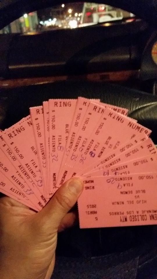 ProderMTY's tweet photo. Mira lo que tenemos en la Mano, y son para ti para que asistas este 5 de abril a @ArenaColiseoMTY  #RT y #FAV http://t.co/iGAafT5mYP