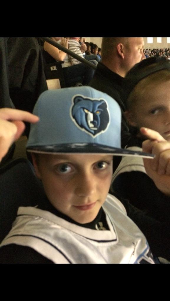 Travis_c_Little's tweet photo. My boys at the Grizzlies game tonight!! #somebodyguardcurry @Amanda_J_Little http://t.co/QXjRCCD5t7