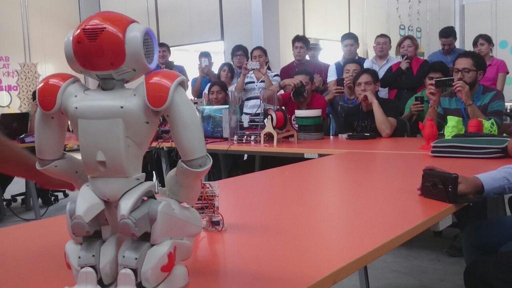SiembraEP's tweet photo. En #FabLatFest compartimos experiencias y muestra de Robots con nuestros compañeros de #FabLabLima
@andesecuador http://t.co/yWvaldaFqg