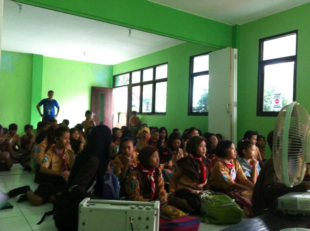 Sobi Goes to School yg ke 3, presented by <a href="/SobatBumi_SBY/">Sobat Bumi Indonesia Region Surabaya</a> . Mohon doanya semoga lancar <a href="/SobatBumiID/">Sobat Bumi Indonesia</a> <a href="/PertaminaFound/">Pertamina Foundation</a> 🎉