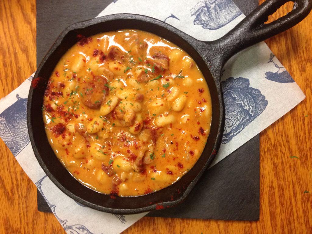 JamesAndCollins's tweet photo. Ahora degustamos una deliciosa #Fabada con @EddyWarman 88.9FM http://t.co/kzGGmWSaIl