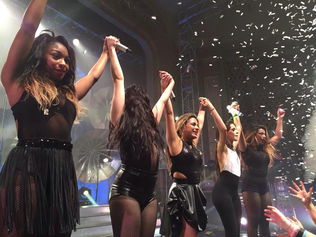 milesdefix's tweet photo. As meninas (via @kellyymyers) #VoteFifthHarmony #KCA http://t.co/vEaNV4mShh