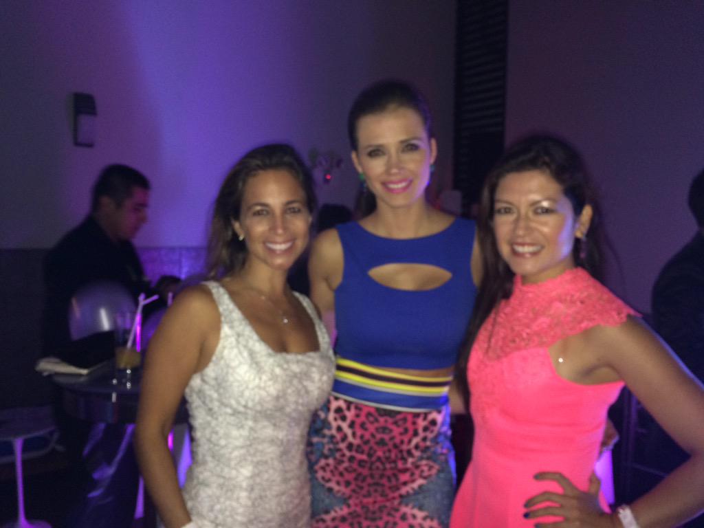 Multident_Peru's tweet photo. @MajuMantilla y las dras mas lindas de todas #infinityfashionparty #infinitysmile #smilemore #smileparty http://t.co/yrV2vaduBI