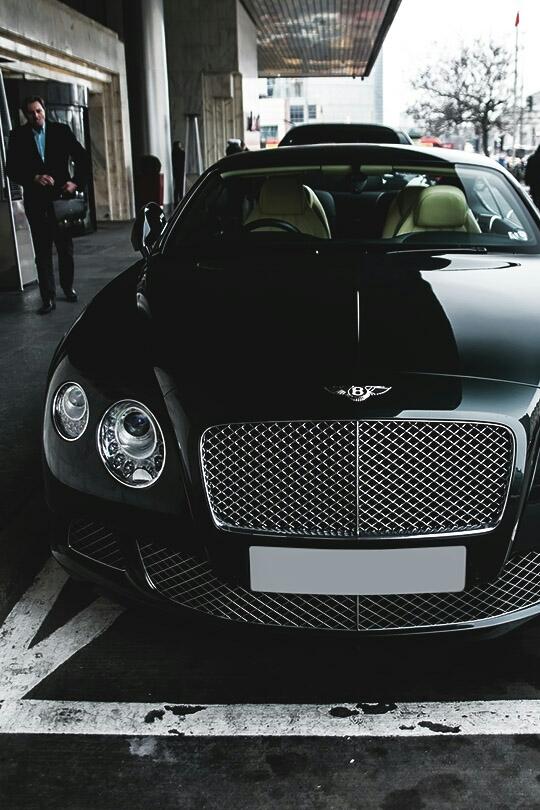PostBadCars9's tweet photo. Bentley π°πΌπ #PostBadCars http://t.co/36BLlYxddy