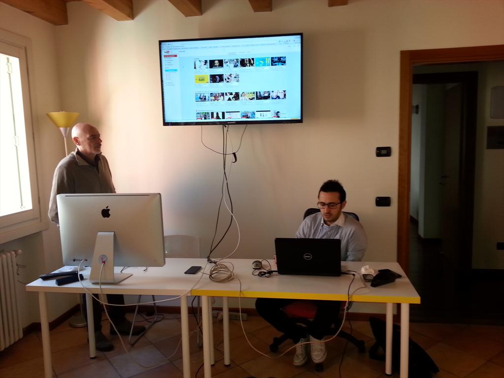 _ShortMaster's tweet photo. Ultimi scambi tra i relatori.  Tutto pronto x #shortmaster http://t.co/Hb4PKxWj1w