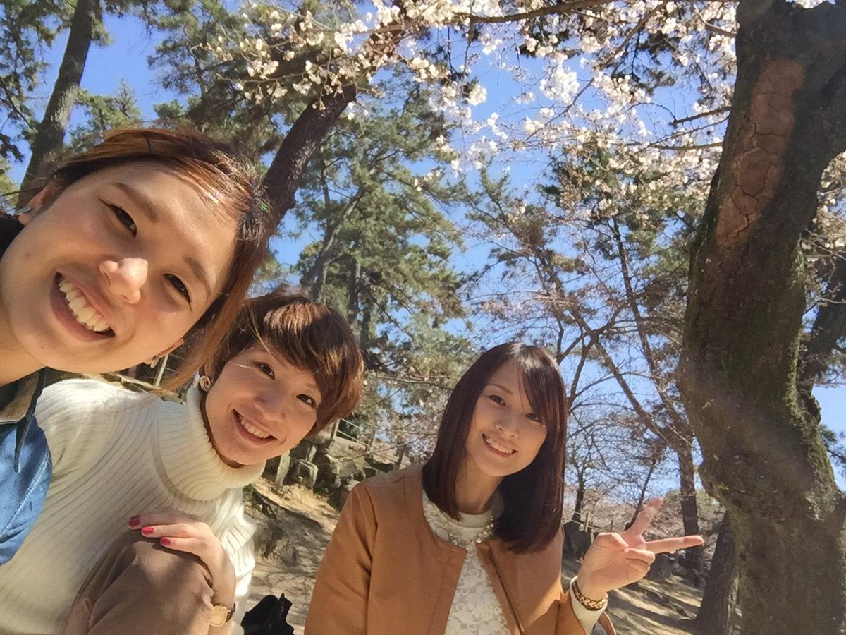 imgw1127's tweet photo. まともに花見したん何年ぶりやら！
二分咲きくらいやけど、人が多くなくて暖かくてゆったりできた(^^) http://t.co/H8Tbn9JRiX