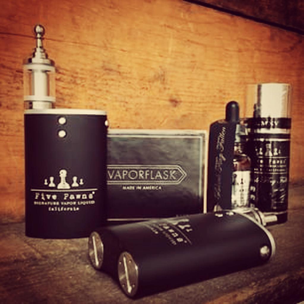diblackbox's tweet photo. VaporFlask v2 FivePawns Edition Ready http://t.co/PgYtpk3ggG